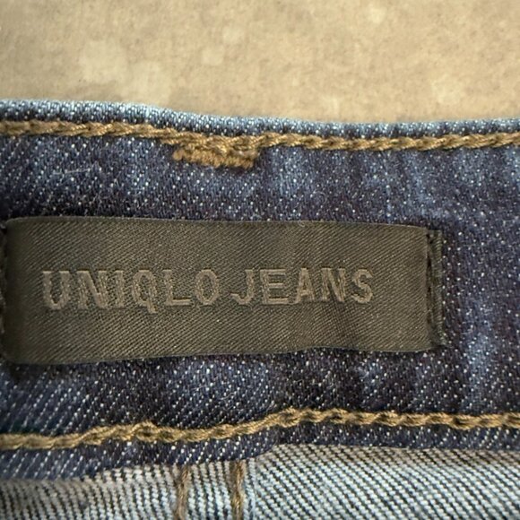 UNIQLO Dark Wash Straight Fit Jeans - Size 33 - Picture 5 of 13